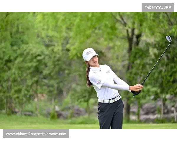 【高尔夫联赛·赛后·战报》霍旭冉、曹可获斐乐青少年赛“无界少年团”成团奖